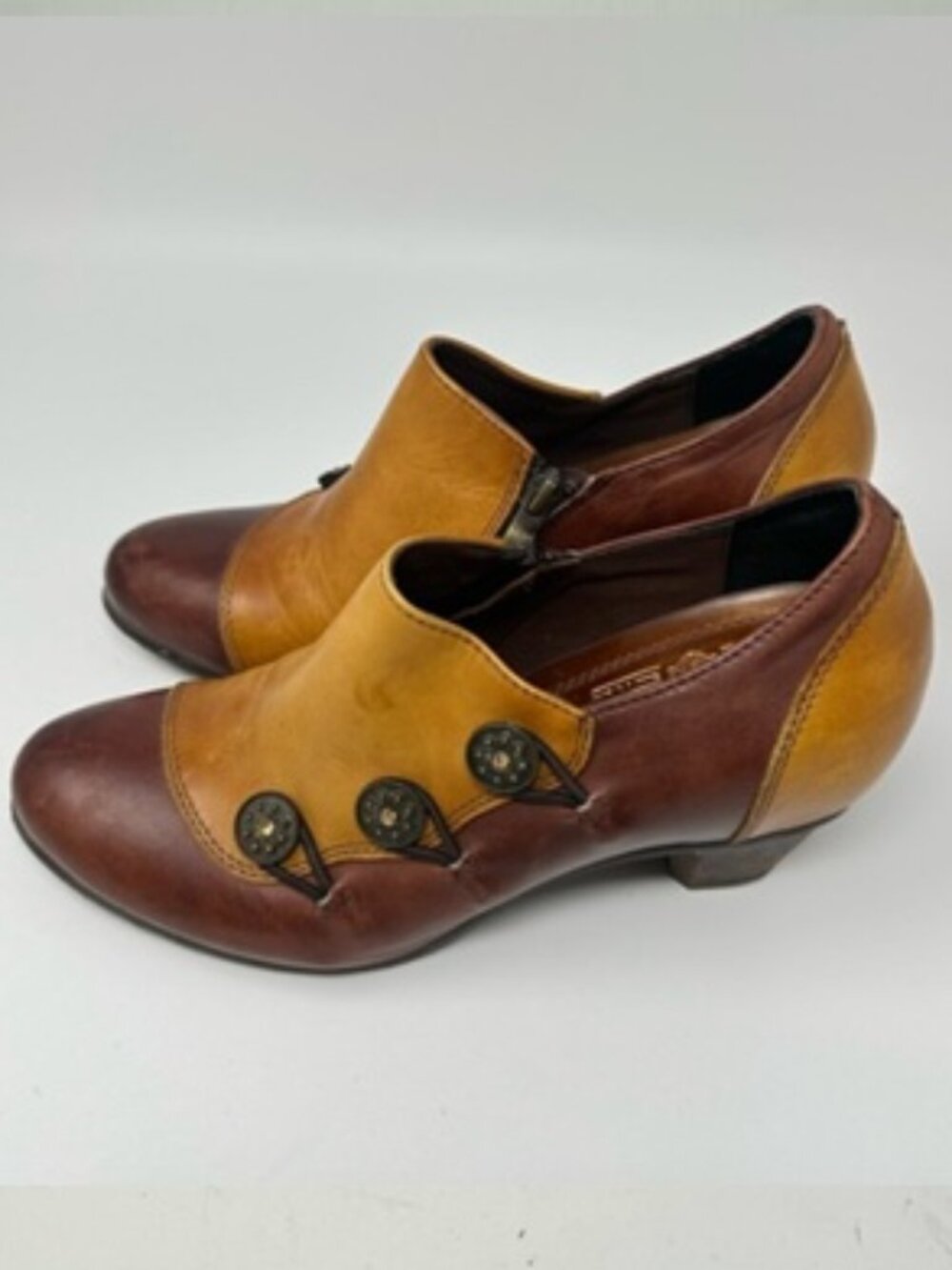 L'ARTISTE Spring Step Ankle Leather Booties Brown &Button Accent Women's 38